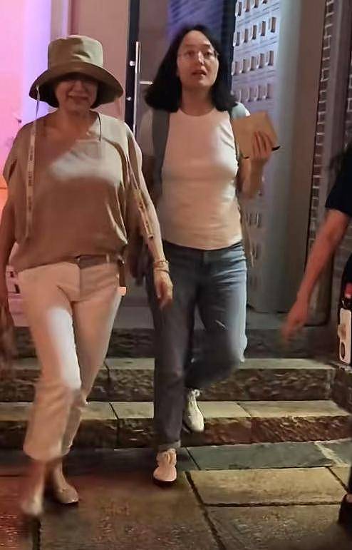70岁林青霞在江西，穿着时尚一点不显老，与好友谢娜罕见同框（组图） - 11