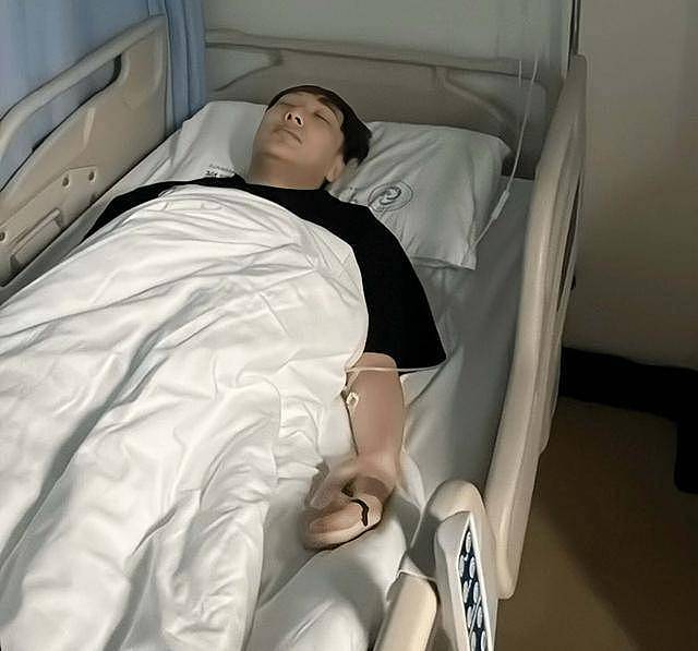 33岁香港歌手吞百粒安眠药自杀,紧急送医(组图) - 5