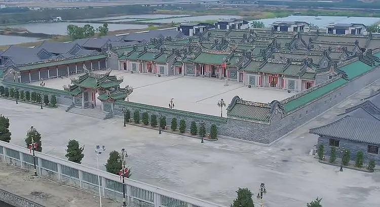 估价超1亿元的汕头违建豪宅“英之园”开拆,村民:几十辆挖掘机进场 已基本清拆完毕(组图) - 2
