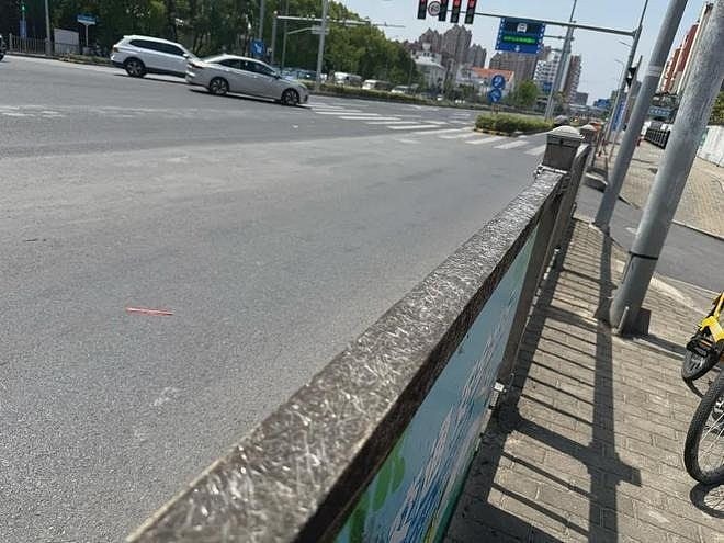 严重老化！上海频传“栏杆刺客”，被扎伤者崩溃：去医院没用（组图） - 3