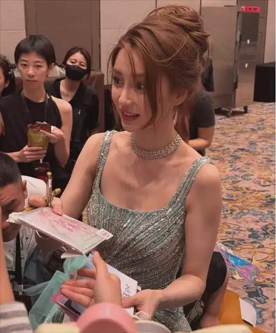 瘦死的骆驼比马大，这次做回老本行的杨颖，印证了梁朝伟眼光不错（组图） - 19