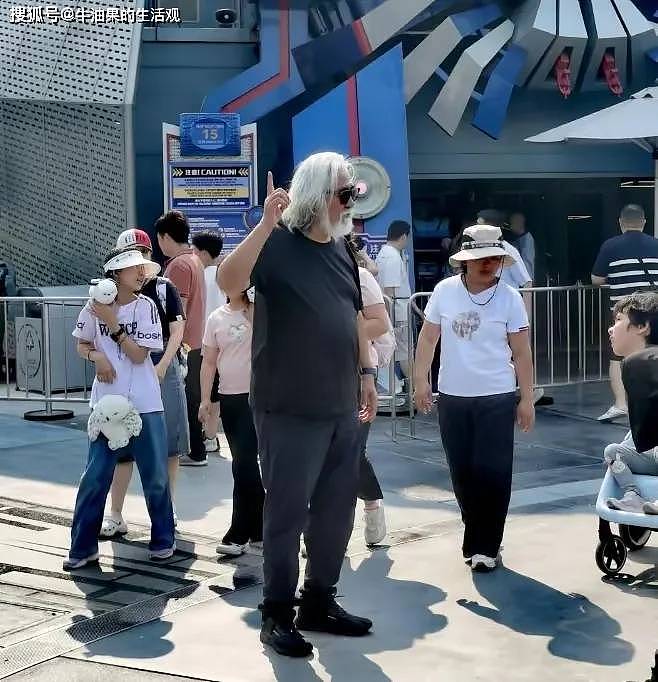 74岁张纪中当街黑脸训斥杜星霖，宠妻人设翻车，给所有人提个醒（组图） - 5