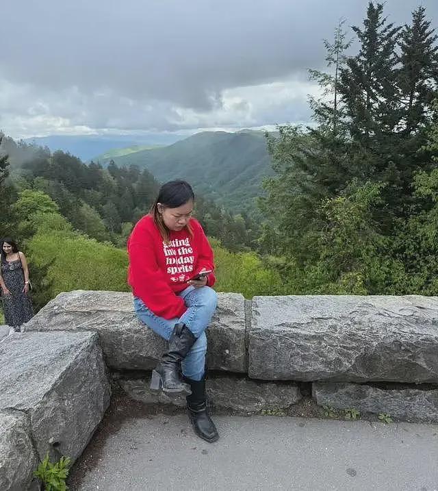 凤姐在美国大烟山被偶遇,身形落寞不承认自己是凤姐,也不理会华人(组图) - 8