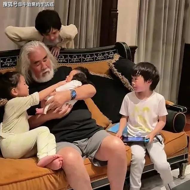 74岁张纪中当街黑脸训斥杜星霖，宠妻人设翻车，给所有人提个醒（组图） - 9