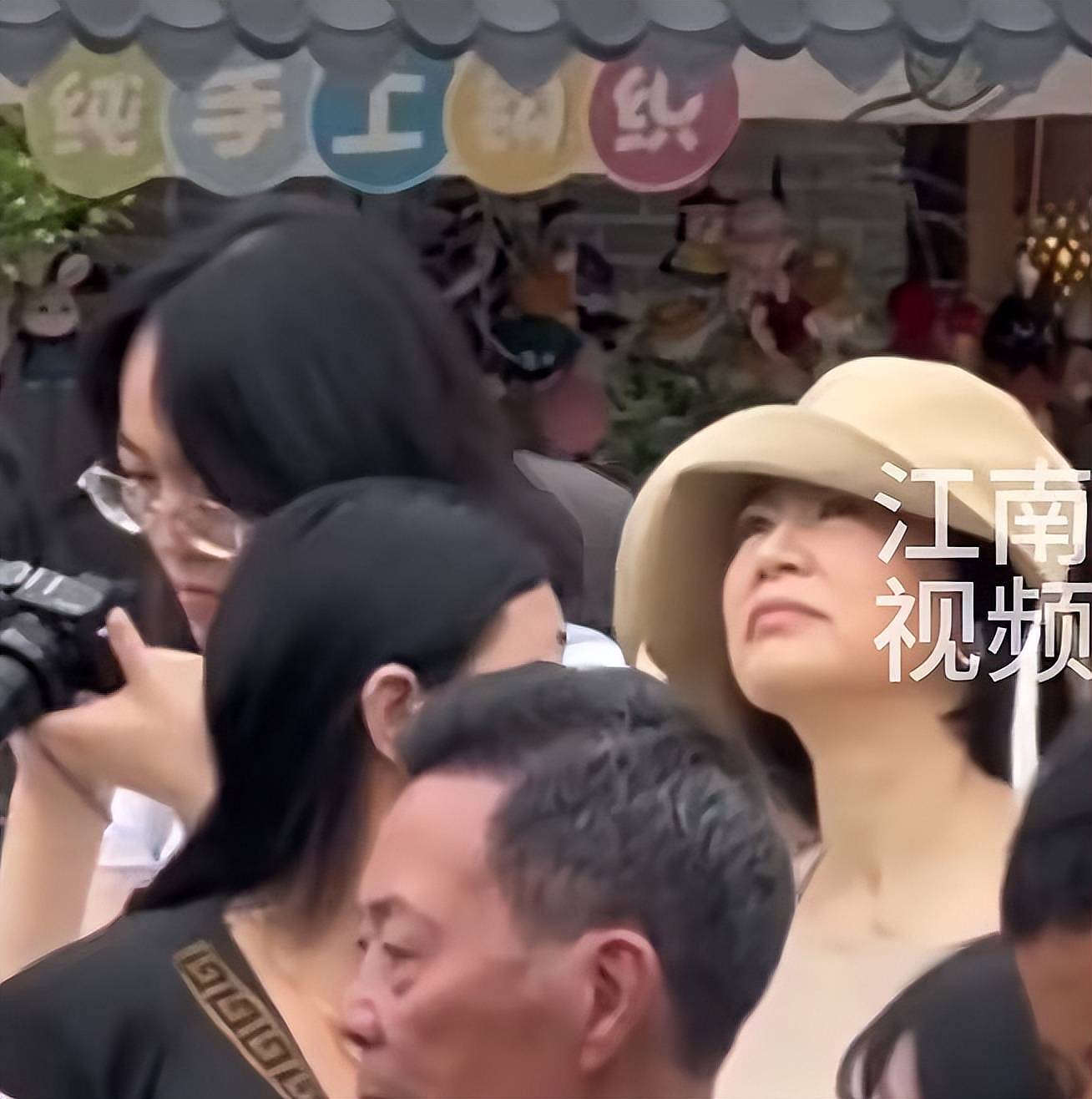 70岁林青霞在江西，穿着时尚一点不显老，与好友谢娜罕见同框（组图） - 2