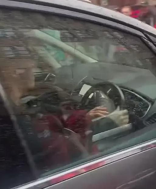 利物浦发生汽车冲撞人群事件!中国游客:当时距车仅10米,天堂一下变成地狱(组图) - 6