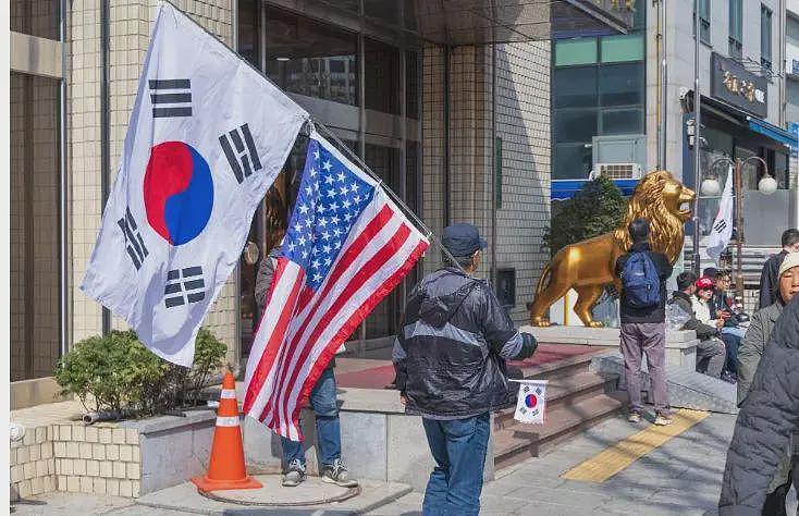 韩国反华情绪“失控性爆发”!有中国人被打送医,中国留学生被疑“间谍”(组图) - 1