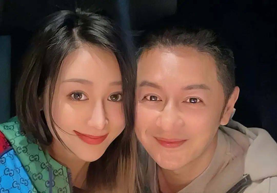 陈浩民妻子被曝怀第五胎，当众拉低裤子露出雪白肚皮，被质疑不雅观（组图） - 5