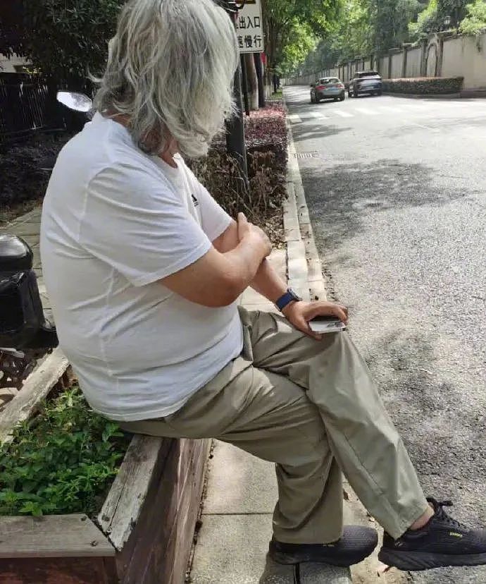 74岁张纪中当街黑脸训斥杜星霖,宠妻人设翻车,给所有人提个醒(组图) - 7