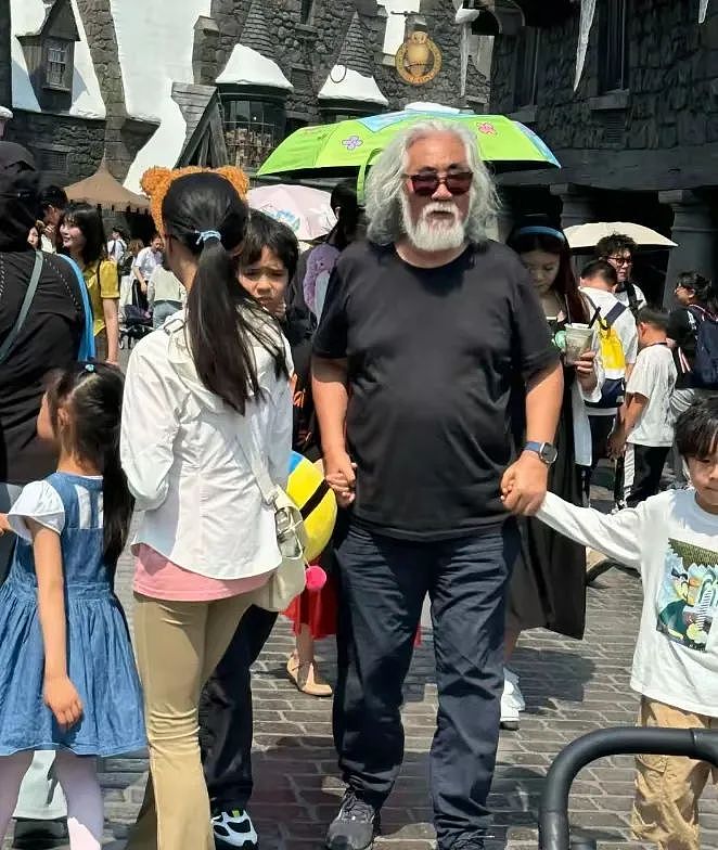 74岁张纪中当街黑脸训斥杜星霖,宠妻人设翻车,给所有人提个醒(组图) - 4