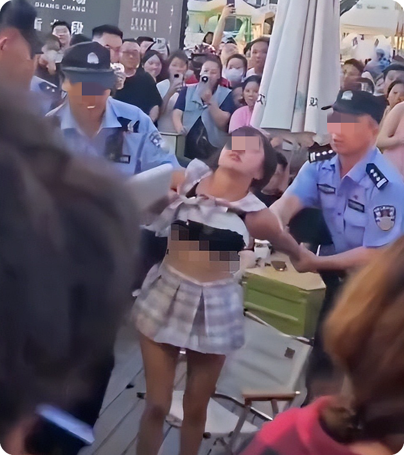 精神小妹当街发疯欺负男路人后衣衫不整,知情人曝原因后我真看不起她(视频/组图) - 6