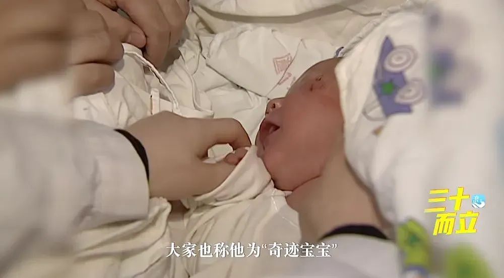 11年前夫妻车祸遇难，孕妈腹中胎儿奇迹存活，如今孩子却活成了这样…（组图） - 1