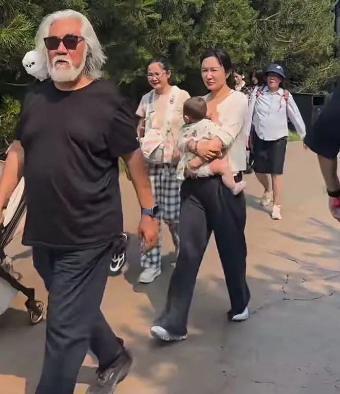 74岁张纪中当街黑脸训斥杜星霖,宠妻人设翻车,给所有人提个醒(组图) - 2
