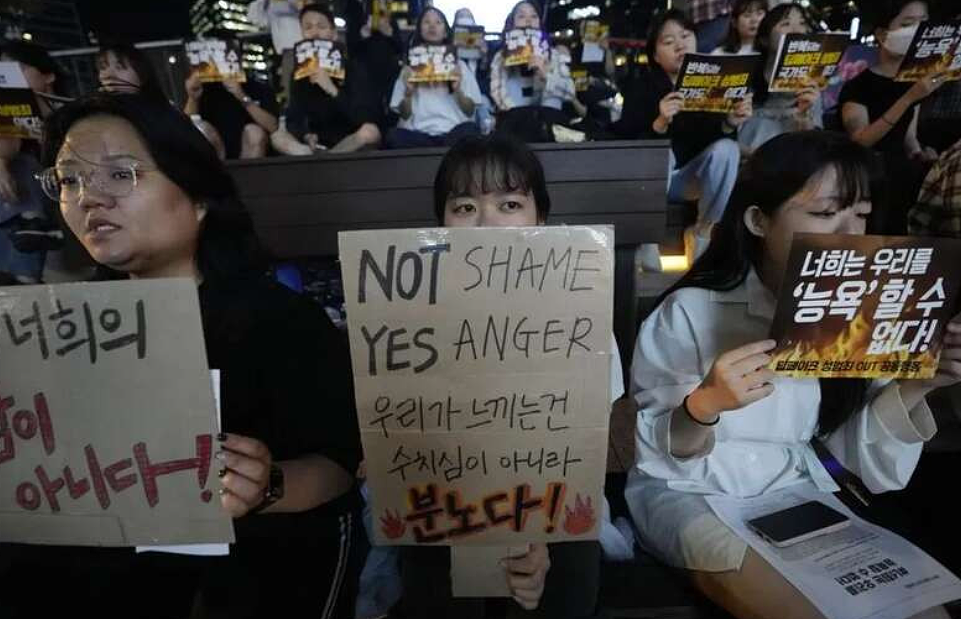 全场震惊！澳邻国美女议员国会突晒自己裸照！背后原因令人沉默（组图） - 6