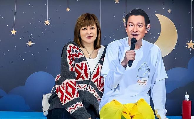 62岁关之琳出席赛马活动笑容温婉，举手投足之间散发从容魅力（组图） - 9