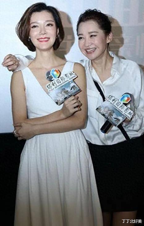 56岁许晴同框42岁车晓,媚态美与气质美,差距尽显无疑(组图) - 4