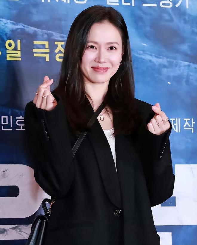 孙艺珍晒辣妈全身照，肩颈线条和小腹超漂亮，肌肤透亮散发健康美（组图） - 6