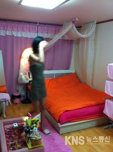 半夜在韩国首尔别乱进咖啡店,那里没准是个鸡窝(组图) - 19