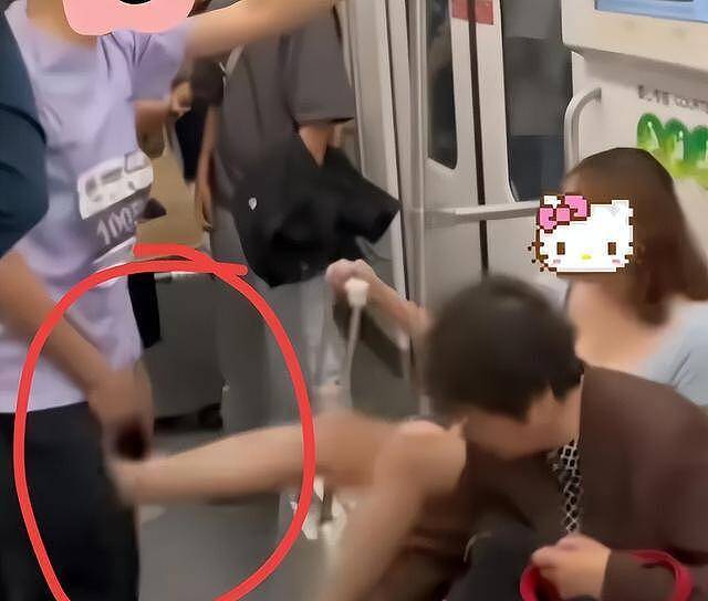 上海地铁踢裆后续:处理结果公布,女子身份曝光,网友评论一边倒(视频/组图) - 1