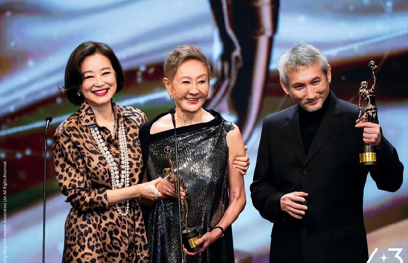 70岁林青霞在江西，穿着时尚一点不显老，与好友谢娜罕见同框（组图） - 14