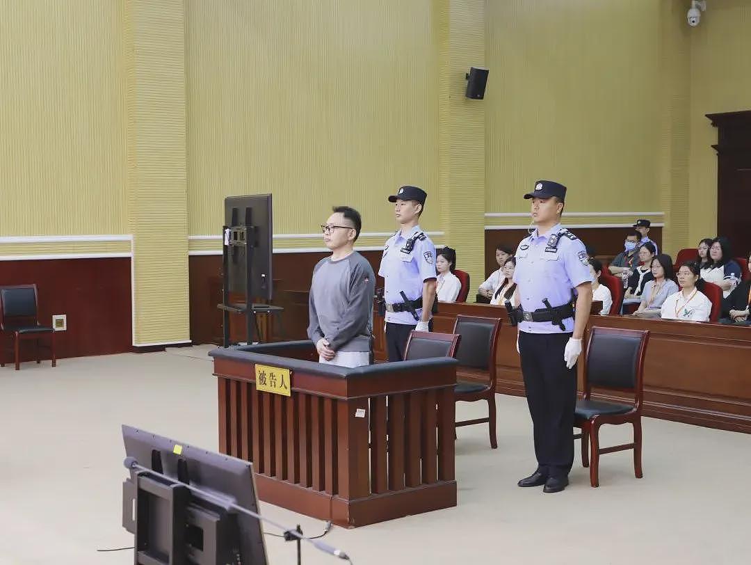 违规放贷63.9亿，受贿2亿！光大信托闫桂军案开庭（组图） - 1