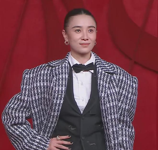芭莎盛典红毯生图来了!杨幂鼻孔抢镜,孙俪面部发黄,林志玲脸僵(组图) - 14