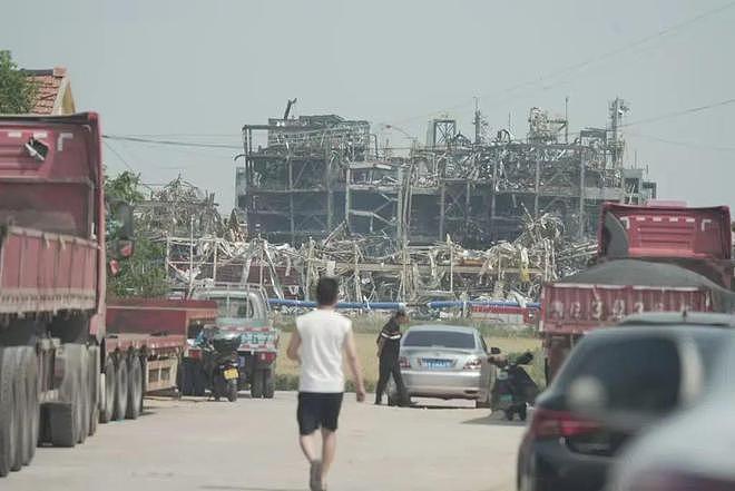 “你不要拍,前面拍的人都被抓了”记者采访山东高密化工厂爆炸事故,遭当地粗暴对待(组图) - 1