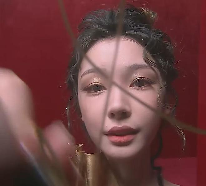 魔鬼镜头又来了!芭莎盛典怼脸拍太真实,杨幂干脆躲开不让拍正脸(组图) - 21