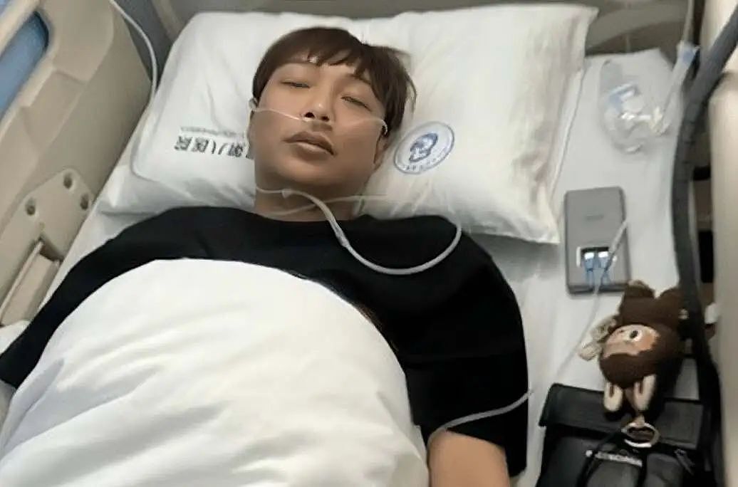 33岁香港歌手吞百粒安眠药自杀，紧急送医已脱离生命危险（组图） - 4