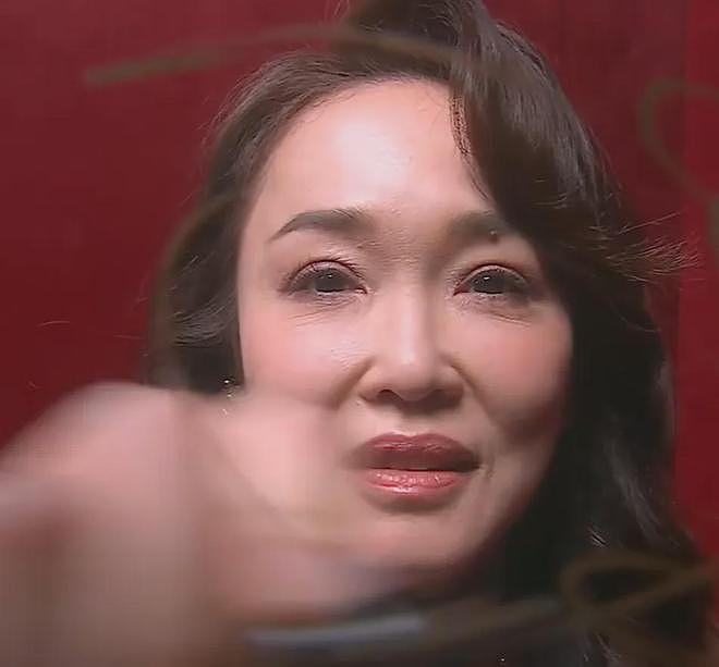 魔鬼镜头又来了!芭莎盛典怼脸拍太真实,杨幂干脆躲开不让拍正脸(组图) - 20