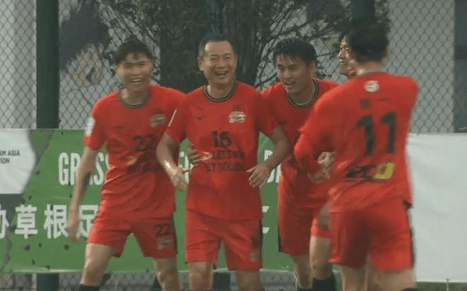 中国足球神奇一幕：58岁老板出场+88分钟绝杀，连续3年进球创纪录（组图） - 1