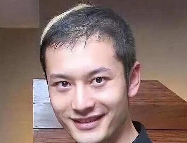 假胸、假屁股、假肌肉,半个娱乐圈从头假到脚,还有什么是真的(组图) - 20