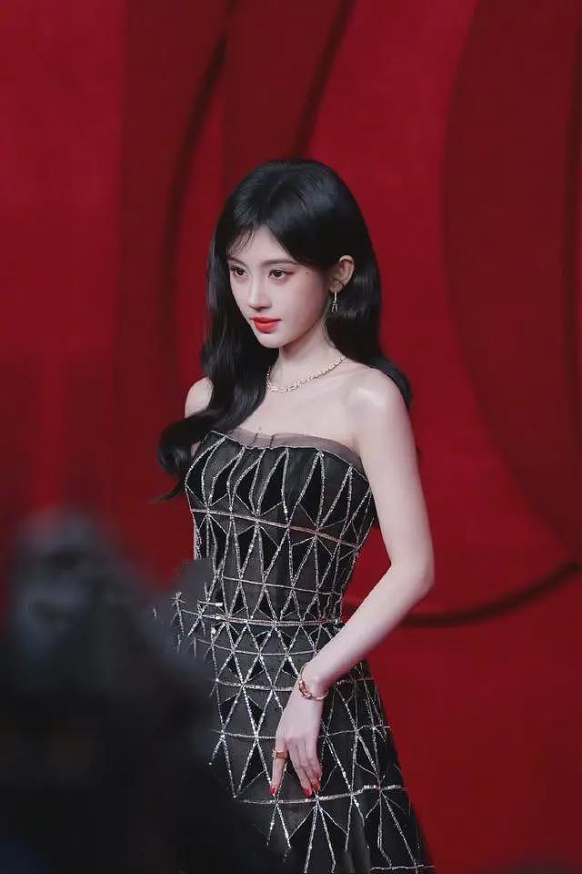 变了!林志玲参加芭莎盛典面部僵硬甜美不再,和孙俪聊天小心翼翼(组图) - 8