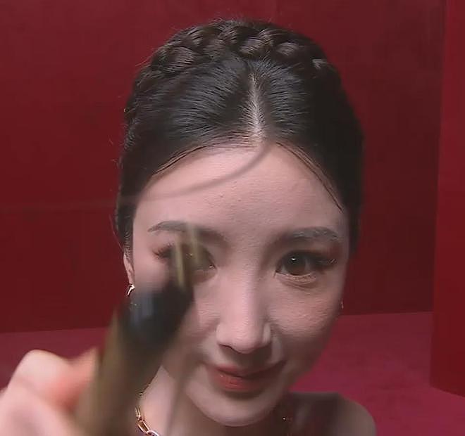 魔鬼镜头又来了!芭莎盛典怼脸拍太真实,杨幂干脆躲开不让拍正脸(组图) - 17