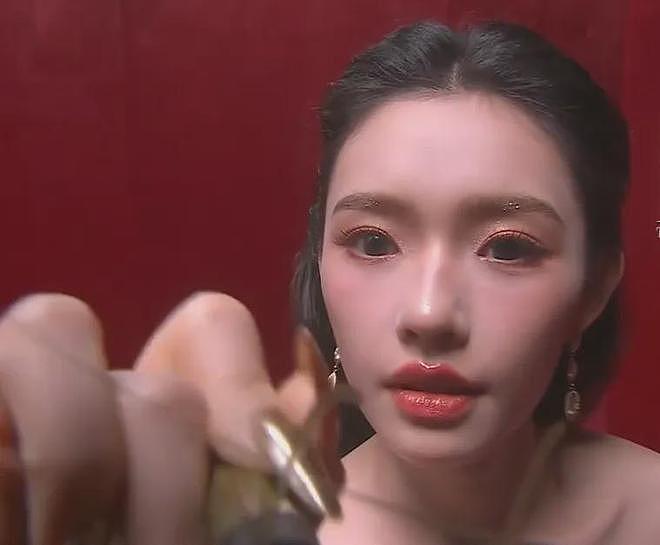 魔鬼镜头又来了!芭莎盛典怼脸拍太真实,杨幂干脆躲开不让拍正脸(组图) - 18