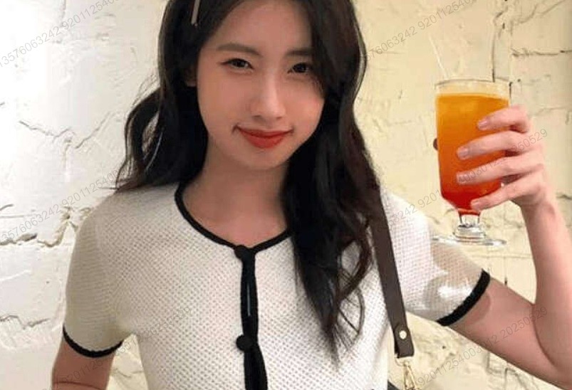 冯小刚19岁小女儿晒美国毕业照,文案引争议(组图) - 15