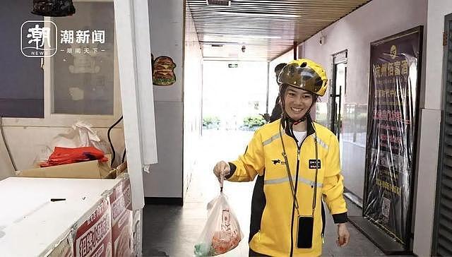 送外卖7年脑瘫女骑手改行摆摊：身体无法支撑（图） - 1
