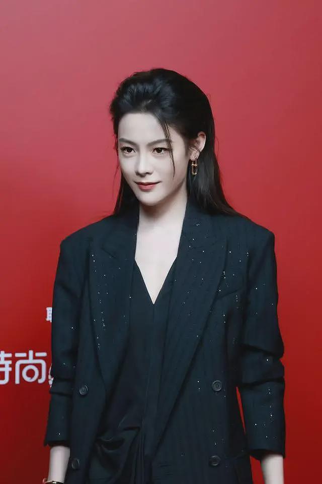 变了!林志玲参加芭莎盛典面部僵硬甜美不再,和孙俪聊天小心翼翼(组图) - 10
