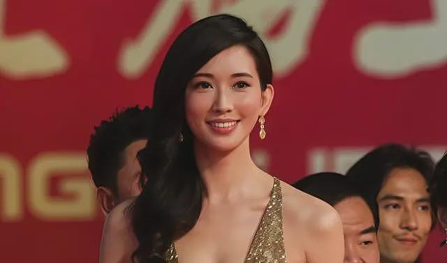 变了!林志玲参加芭莎盛典面部僵硬甜美不再,和孙俪聊天小心翼翼(组图) - 21