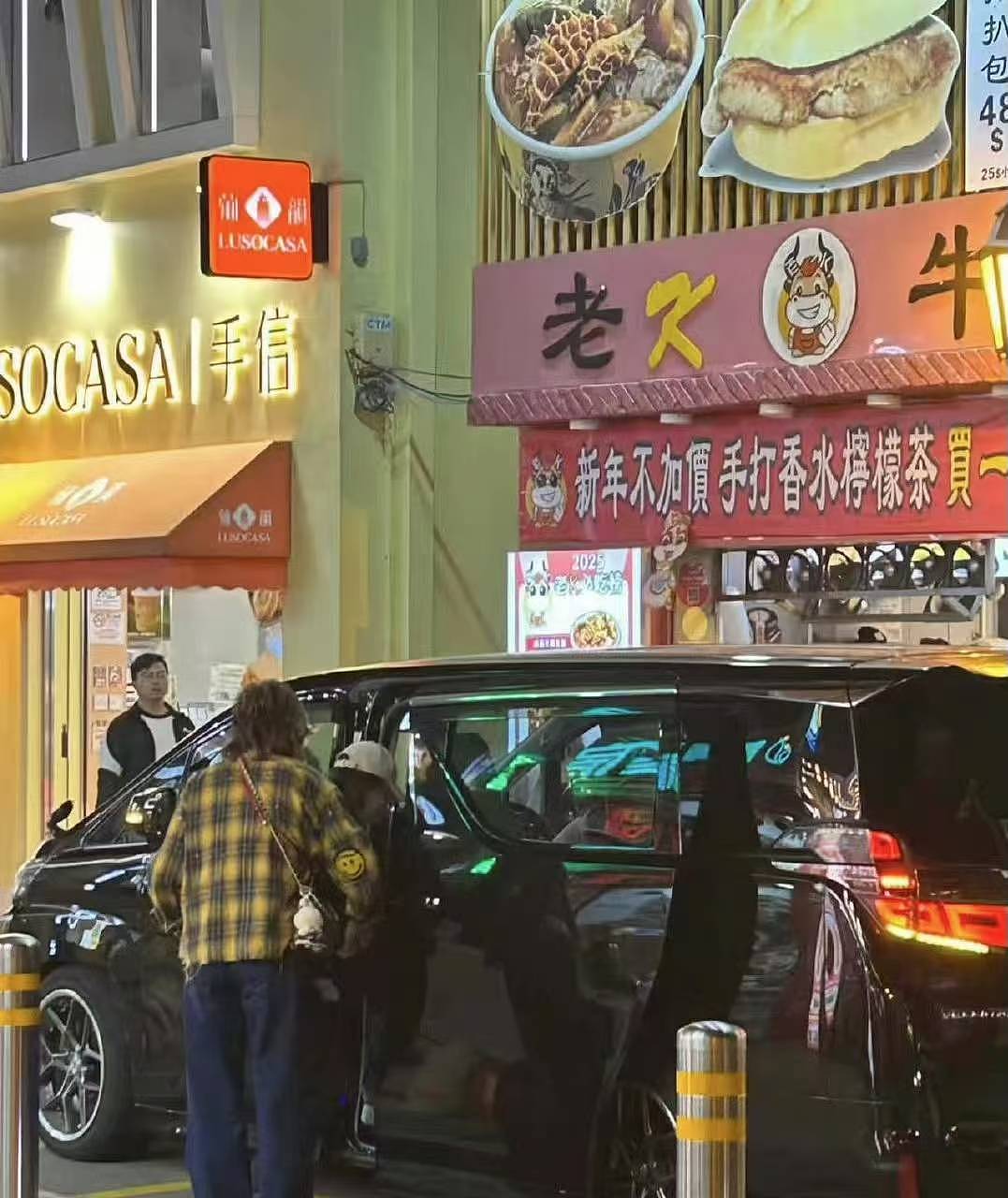 杨颖被经纪人当街训骂照曝光！自费租房面试找工作，吃地摊无人识（组图） - 9