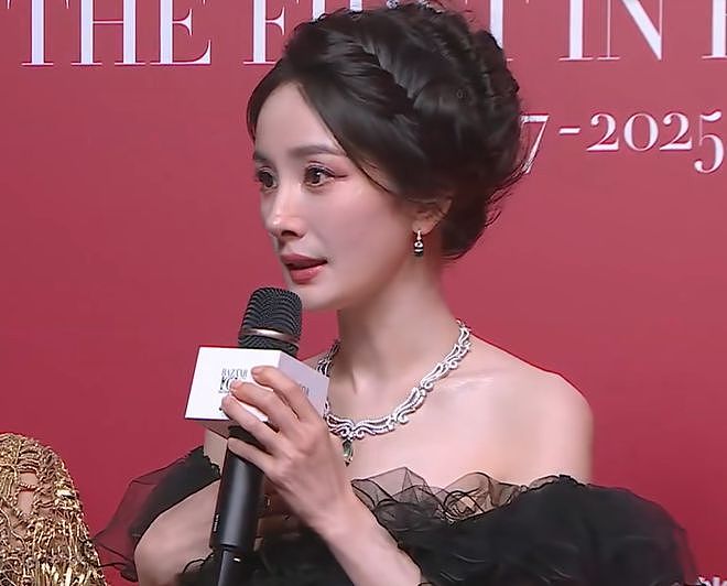 芭莎盛典红毯生图来了!杨幂鼻孔抢镜,孙俪面部发黄,林志玲脸僵(组图) - 7