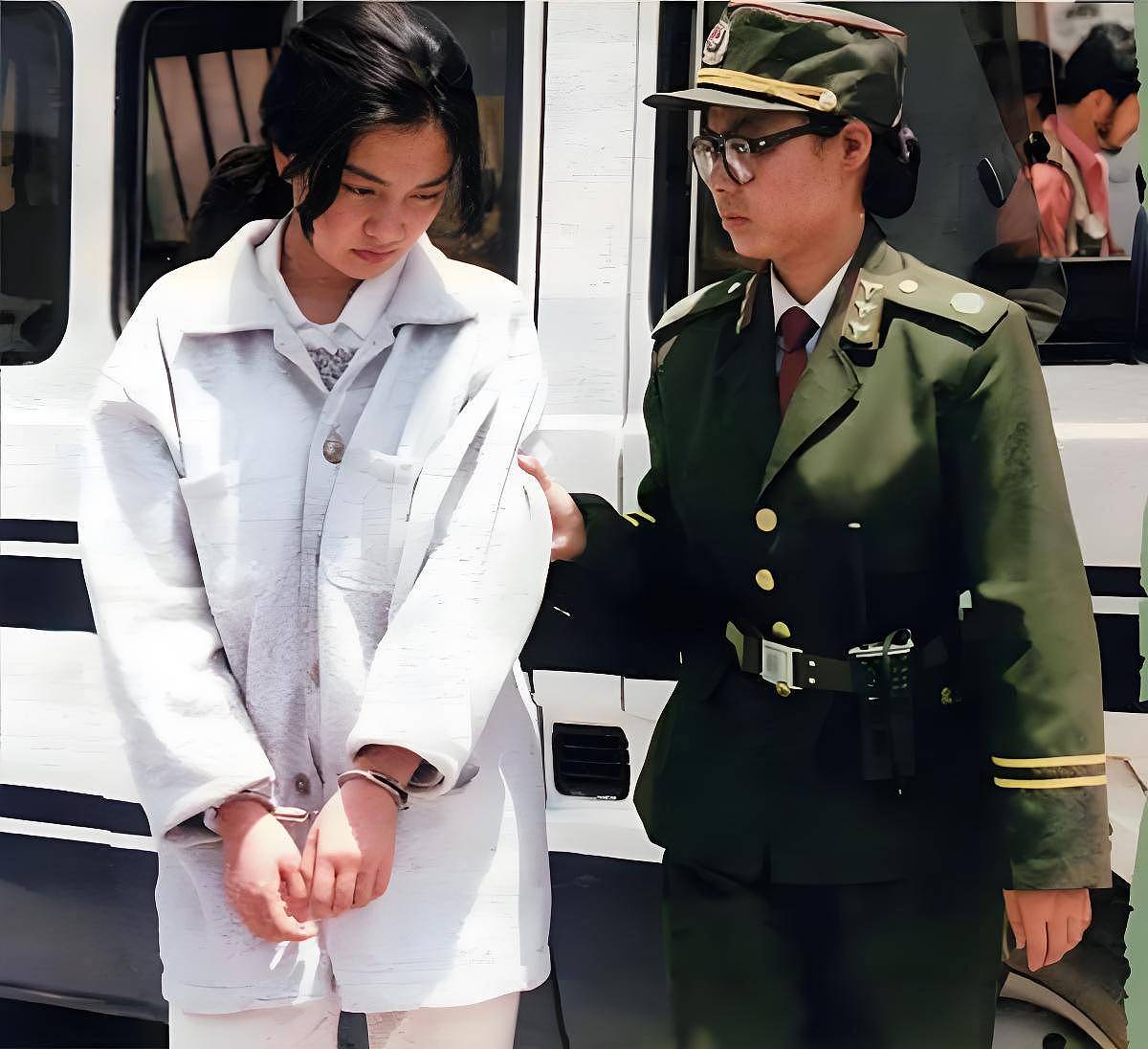 她是知名编剧，是韩美林的第四任妻子，54岁再做妈妈（组图） - 11