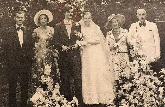 马克龙被72岁夫人打脸,这俩的婚姻就是女老师管一辈子学生?(组图) - 7