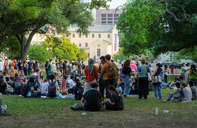 美国加强留学签证审查,部分学生后悔申请美国大学(图) - 1