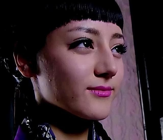 假胸、假屁股、假肌肉,半个娱乐圈从头假到脚,还有什么是真的(组图) - 4