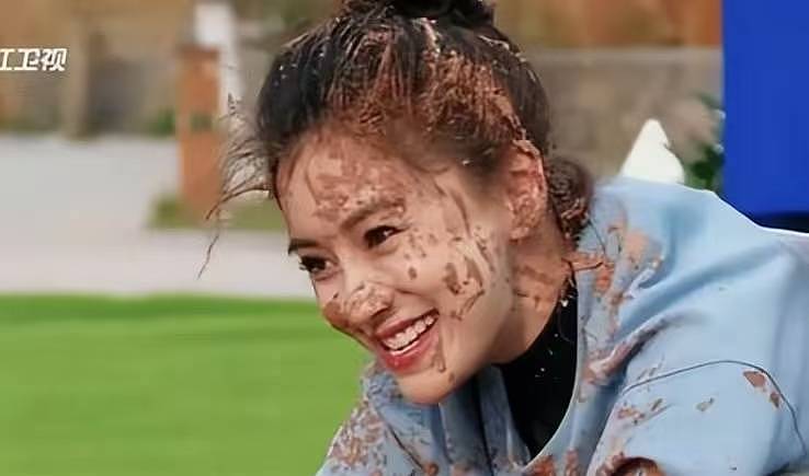 杨颖被经纪人当街训骂照曝光！自费租房面试找工作，吃地摊无人识（组图） - 14