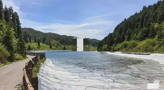游客称武陵山天池底部竟为304不锈钢，网友惊呆！景区：确有此事（组图） - 3
