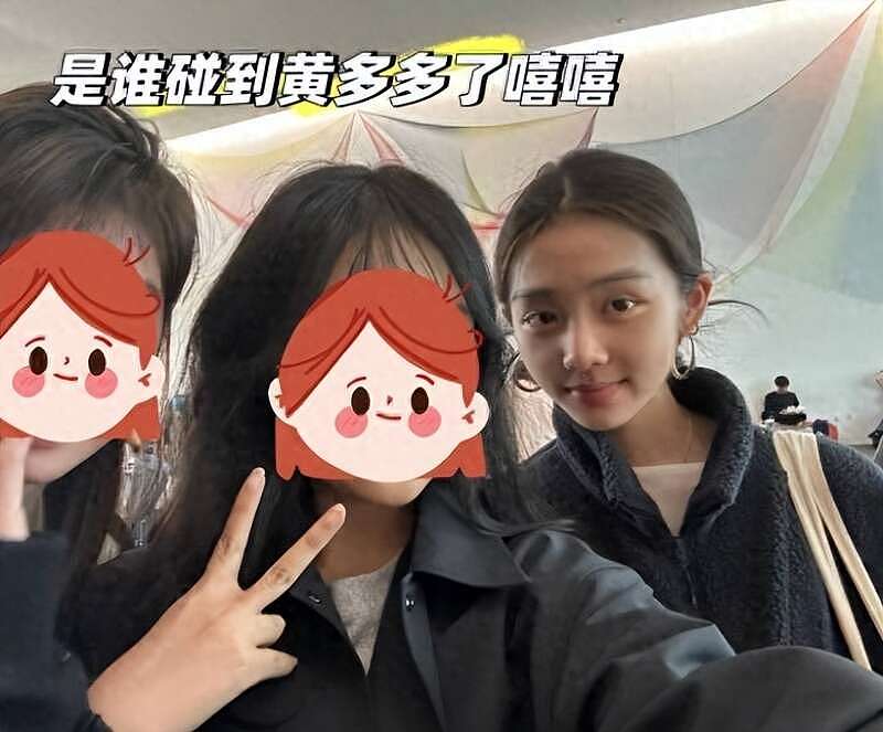冯小刚19岁小女儿晒美国毕业照,文案引争议(组图) - 1