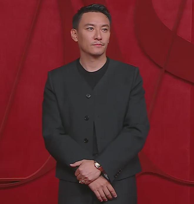 芭莎盛典红毯生图来了!杨幂鼻孔抢镜,孙俪面部发黄,林志玲脸僵(组图) - 26
