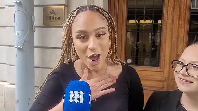 马克龙带妻子出访越南，还没下飞机就遭到妻子打脸！网友：恩爱人设翻车？！（组图） - 18